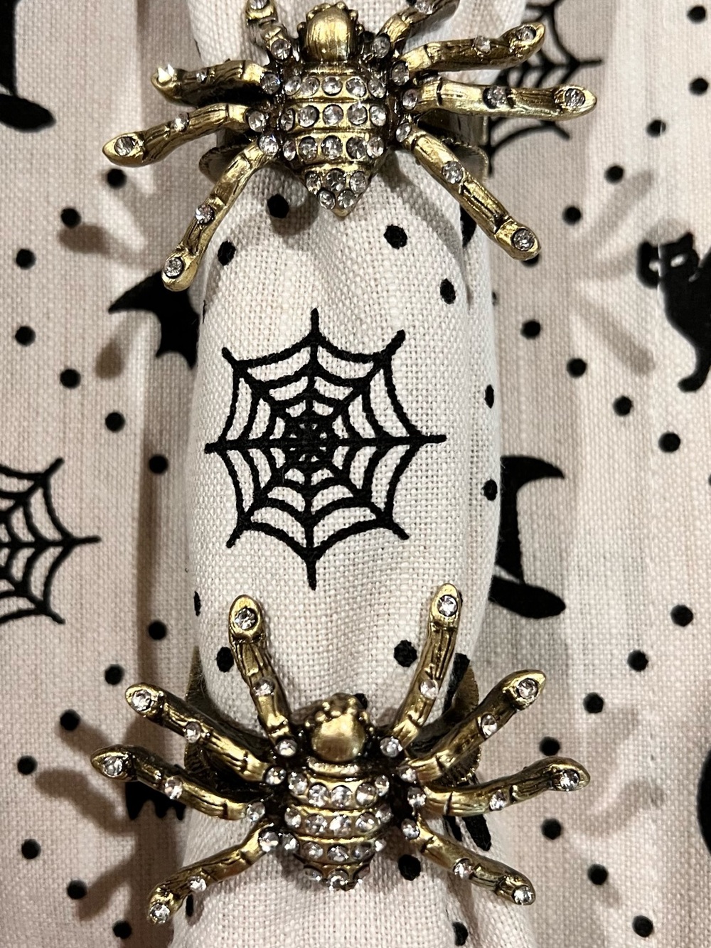 Nicole Miller Cream and Black Halloween Napkin Set with Embellished Spiders NEW!